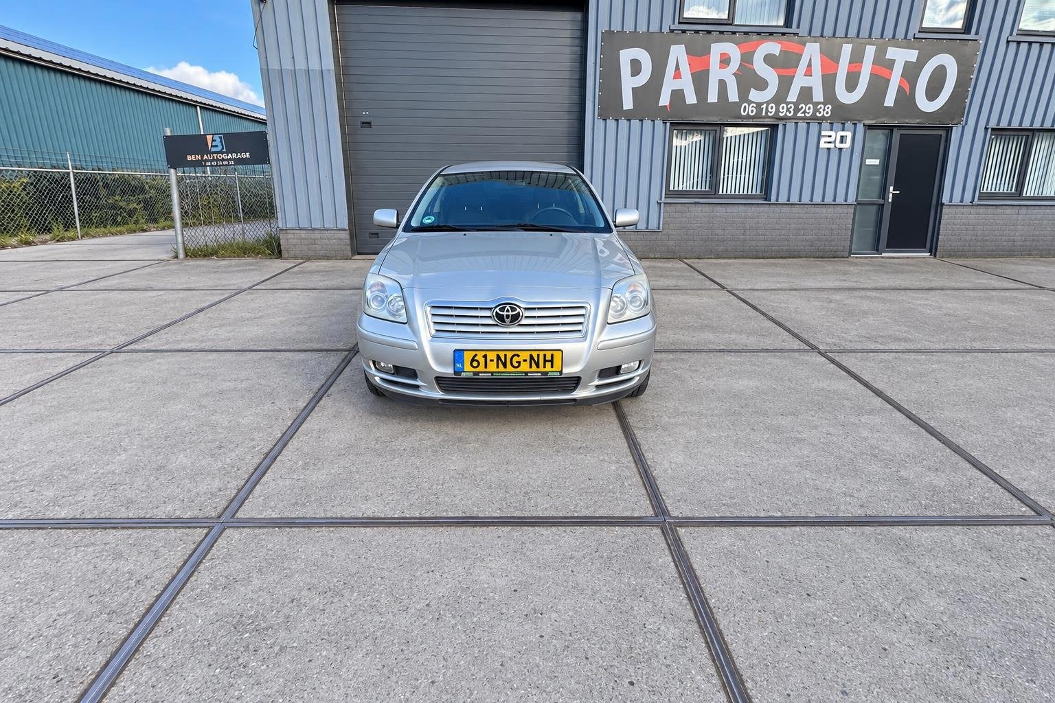 Toyota Avensis 2.0 VVTi Executive Airco/Cruise/Trekhaak/Stoe, 1998 cc, 4 cilinders, Bedrijf, 1335 kg