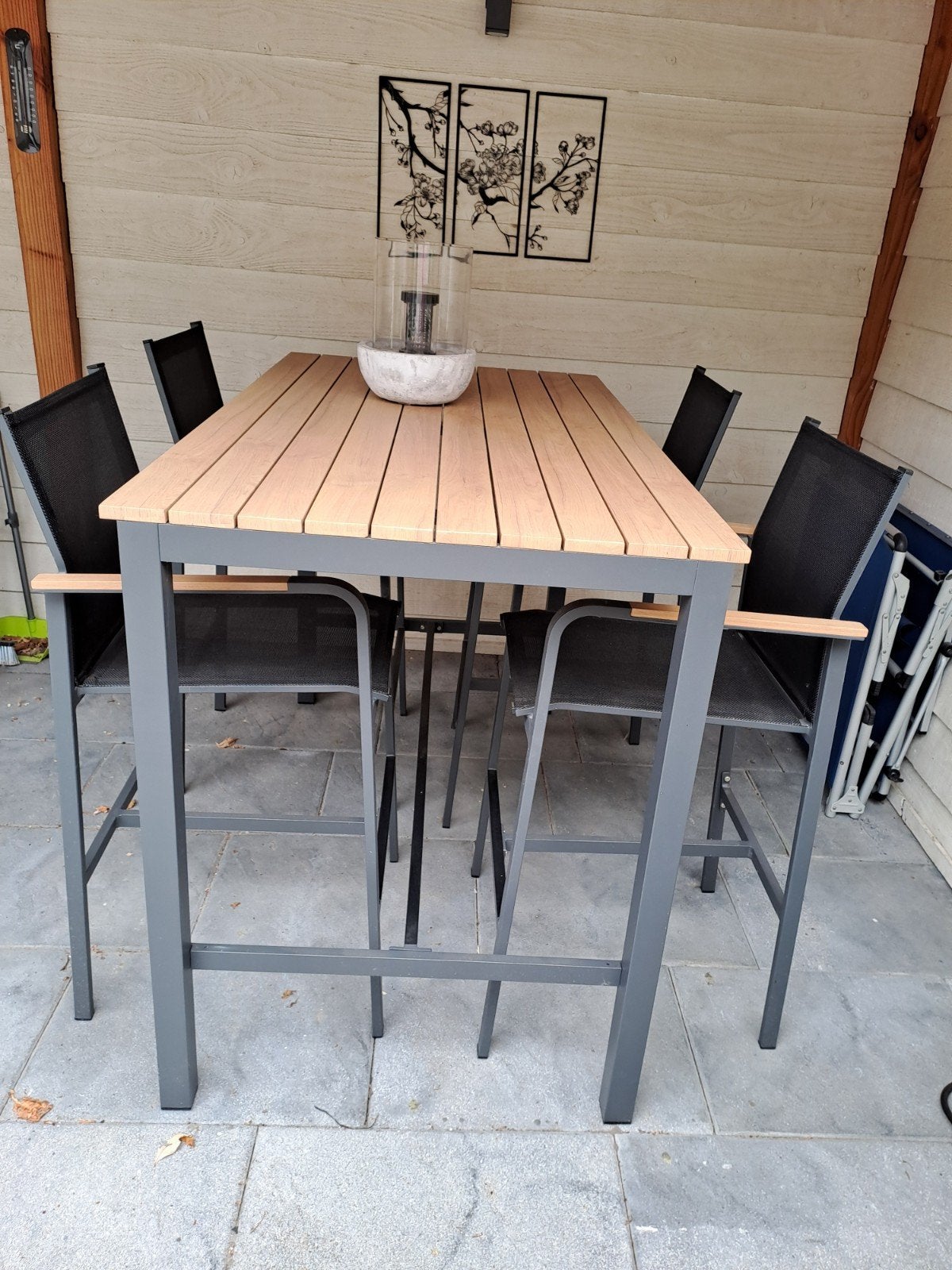 Lux Outdoor Living bartafel met 4 barkrukken., Ophalen, 4 zitplaatsen, Aluminium, Zo goed als nieuw