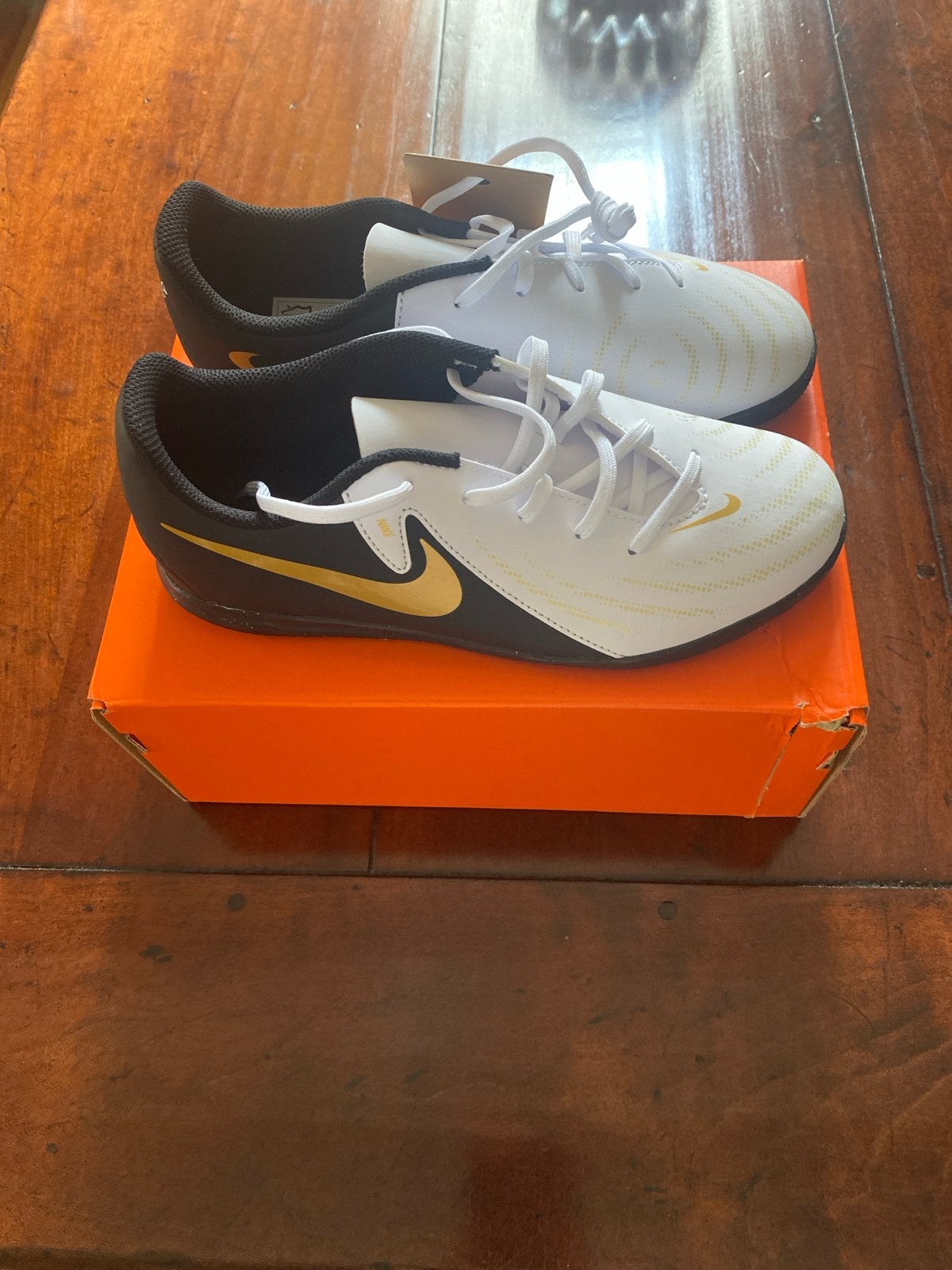 Nieuwe Nike Phnt Club IC JN43 zaalschoenen - Maat 38.5, Ophalen of Verzenden, Nieuw, Schoenen