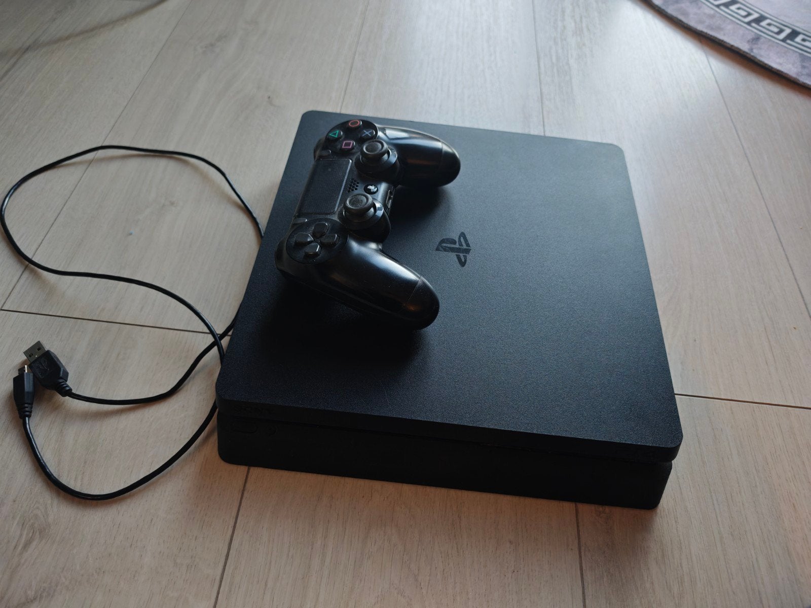 PlayStation 4 Slim met controller en Horizon Zero Dawn, Met games, Ophalen of Verzenden, Zo goed als nieuw, Met 1 controller
