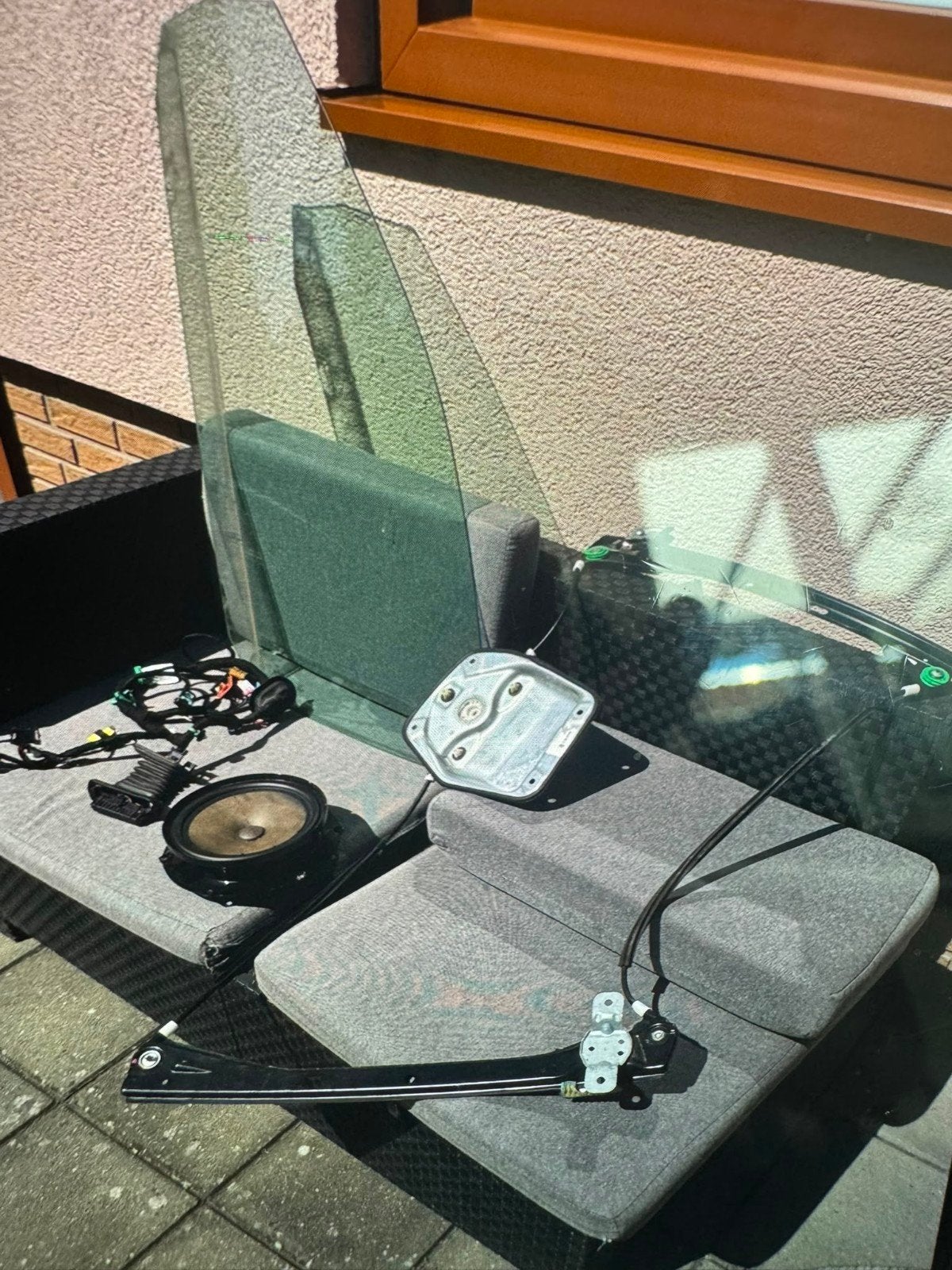 Audi A4 B8 zijruit, raammechanisme en speaker, Ophalen of Verzenden, Gebruikt, Audi