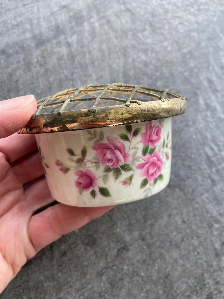 England E-noch Wedgwood Bloemensteker Rozen steker, Ophalen of Verzenden