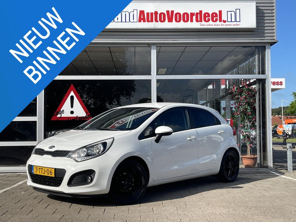 Kia Rio 1.2 CVVT World Cup Edition /Cruise/Clima/Leder/Parke, 4 cilinders, Met garantie (alle), Wit, Handgeschakeld