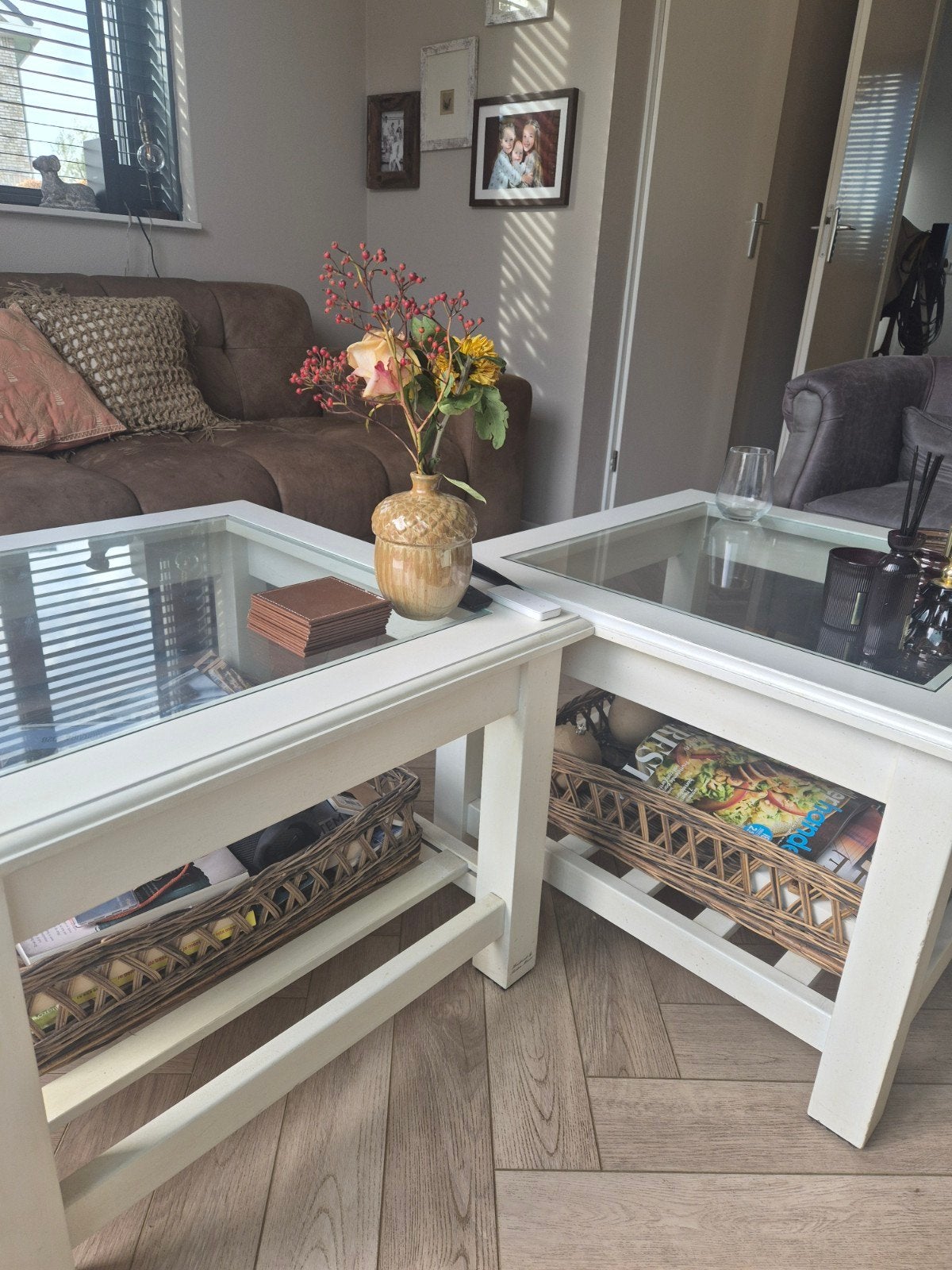 Set van 2 Riviera Maison bijzettafels met glasplaat, Ophalen, 50 – 75, Gebruikt, 50 tot 100 cm