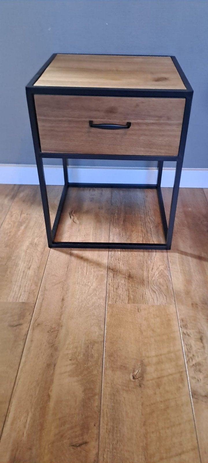 Nachtkastje van metaal en hout, Ophalen, Gebruikt, Minder dan 45 cm, Minder dan 55 cm