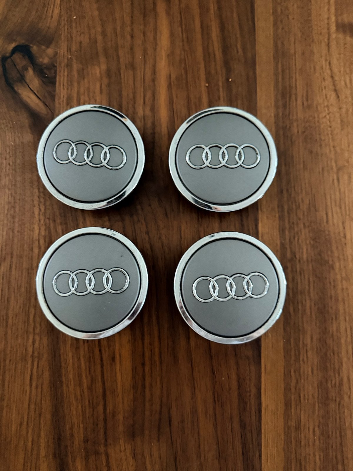 Te koop set van 4 originele Audi naafdoppen, Auto diversen, Ophalen of Verzenden, Gebruikt