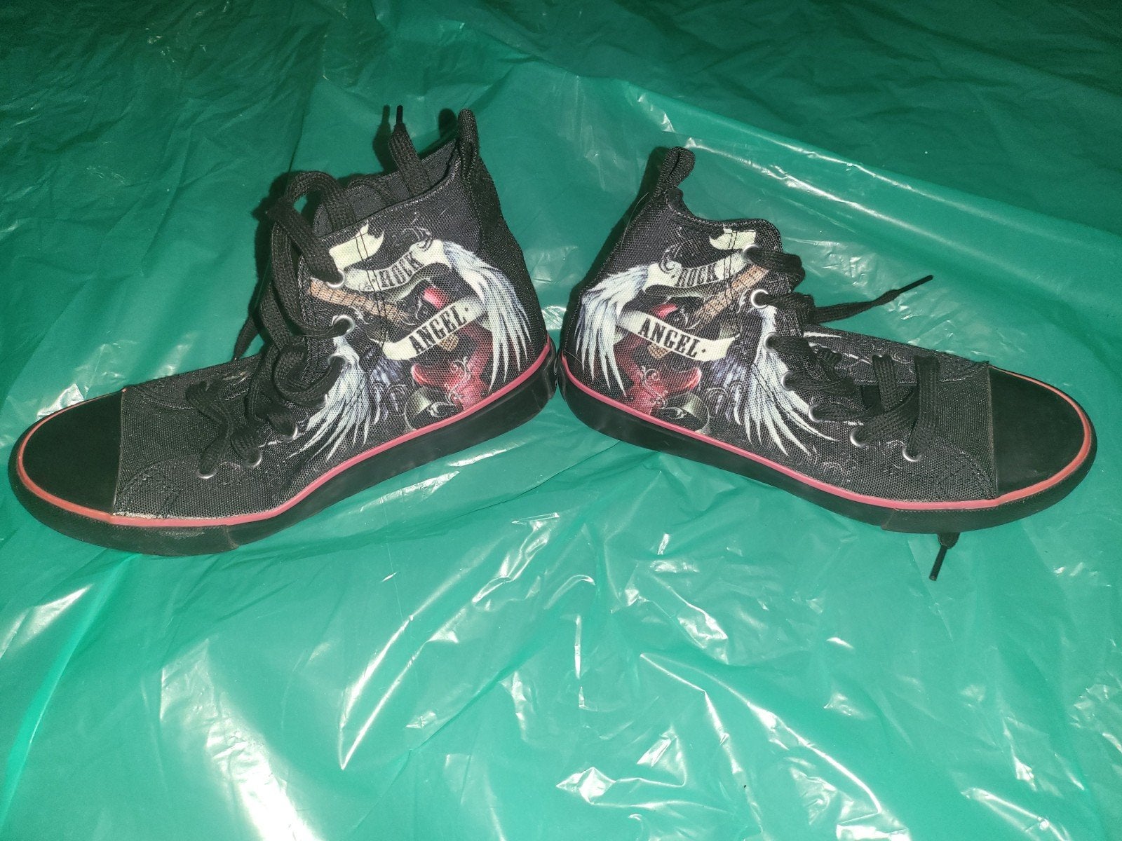 Zwarte hoge sneakers met vleugels en hartjes - Maat 39, Verzenden