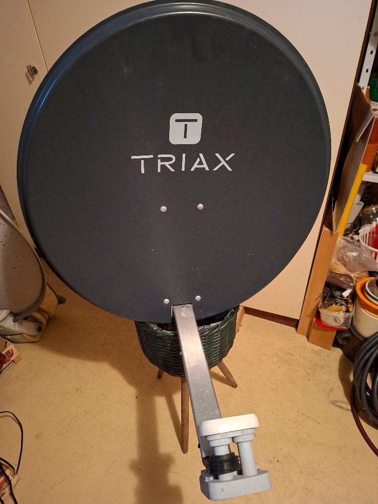 vaste schotel antenne met muur beugel, Ophalen, Zo goed als nieuw, (Schotel)antenne, Overige merken