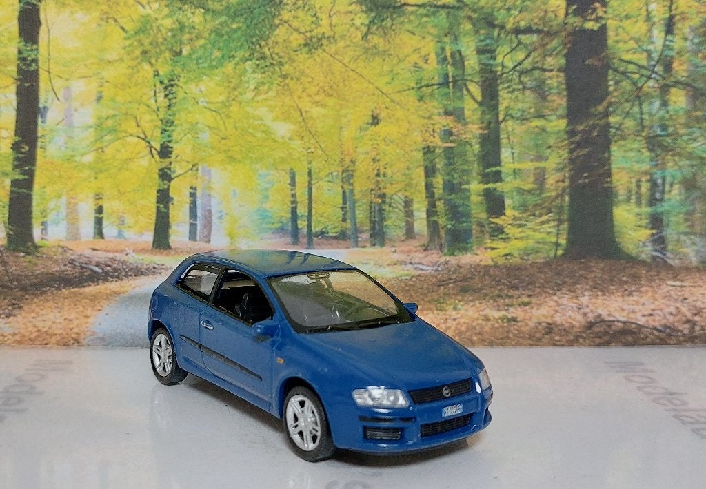 1:43 Fiat Stilo; 3-door hatchback 2001; Norev 771003, Hobby en Vrije tijd, Modelauto's | 1:43, Ophalen of Verzenden, Gebruikt