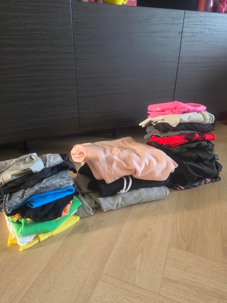 Sportkleding pakket dames maat S/M, 25 stuks, Ophalen of Verzenden
