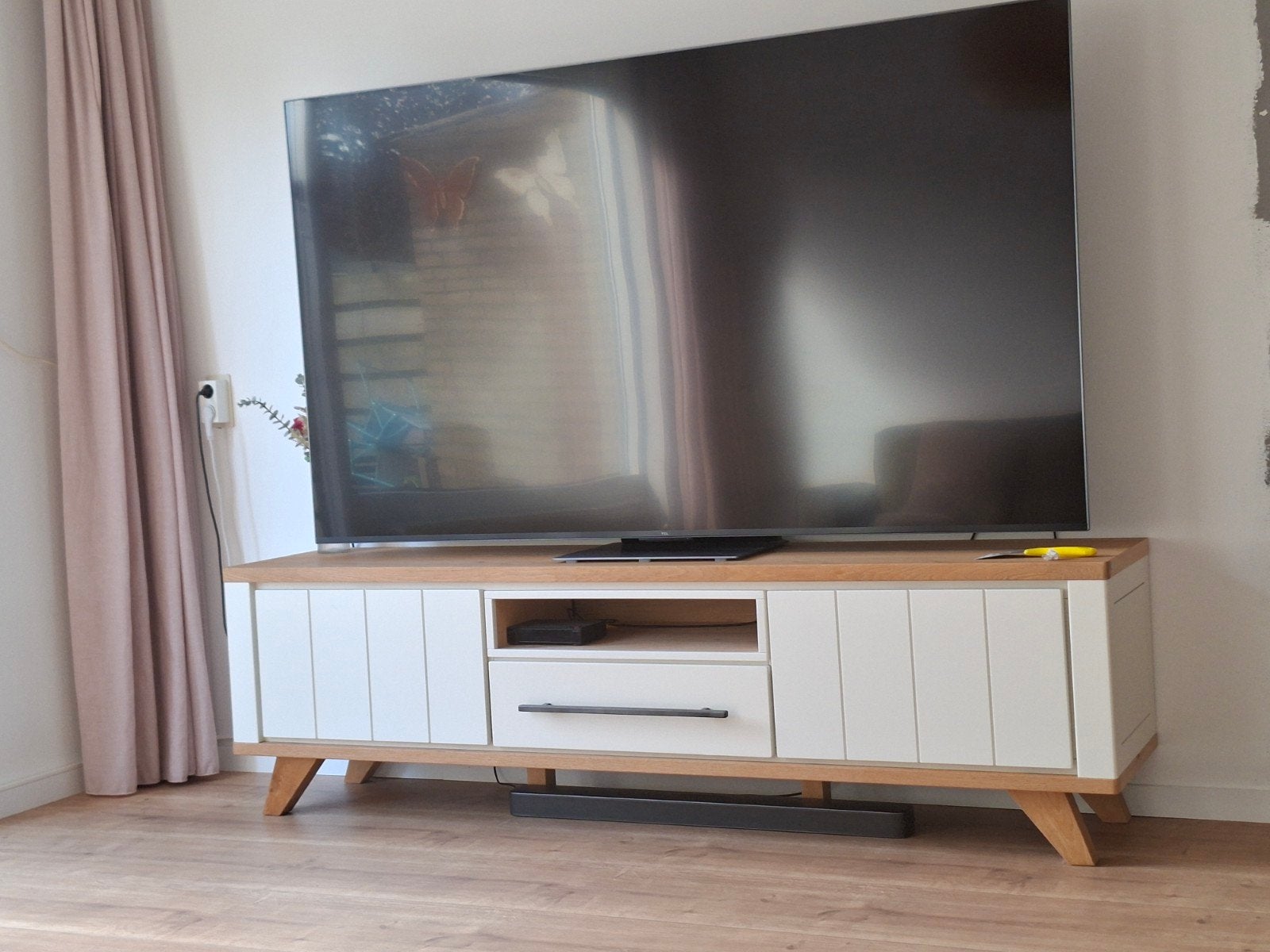 Henders & Hazel Jardin Lowboard TV-meubel 210 cm, Modern, Scandinavisch, Zo goed als nieuw, 200 cm of meer, 25 tot 50 cm