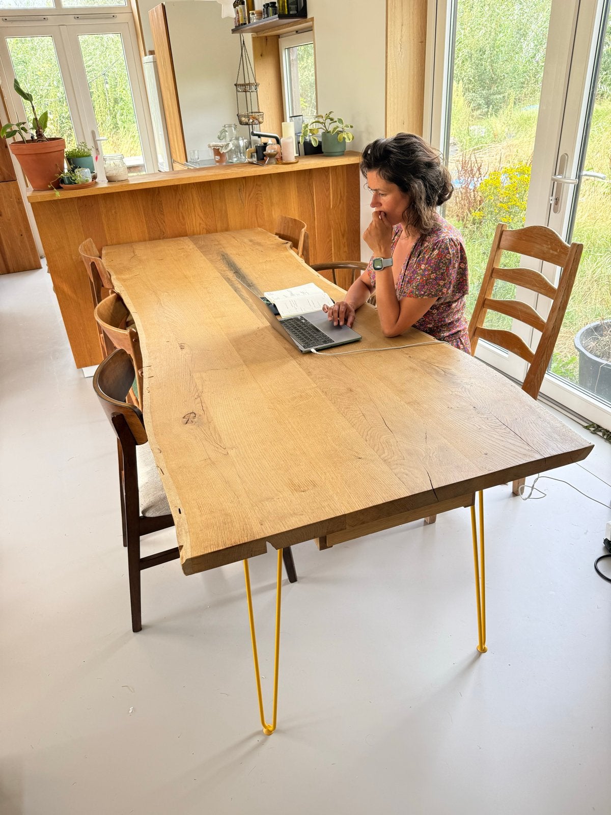 Robuuste eikenhouten eettafel met unieke hairpin poten, Ophalen, Eikenhout, 200 cm of meer, 50 tot 100 cm