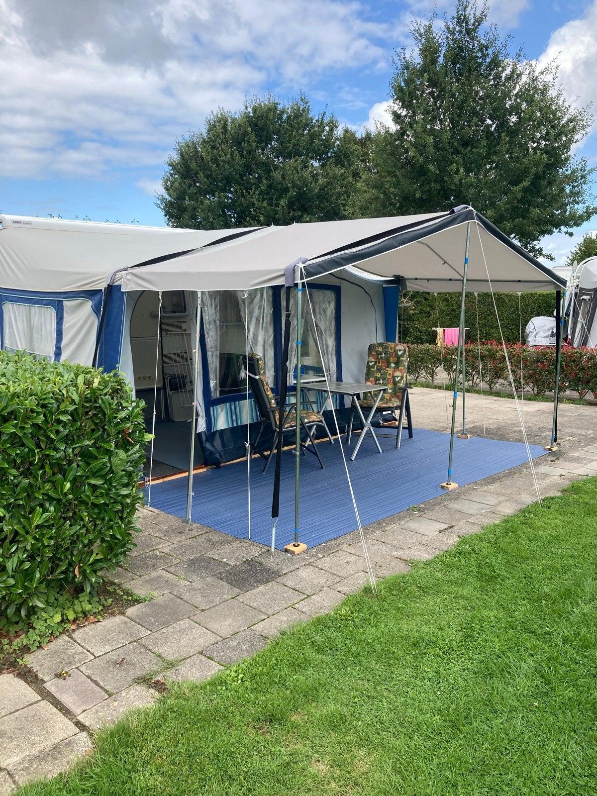 Knaus 8206 uit 1998 met voortent en luifel, Omvormbare zithoek, Treinzit, Particulier, 5 tot 6 meter
