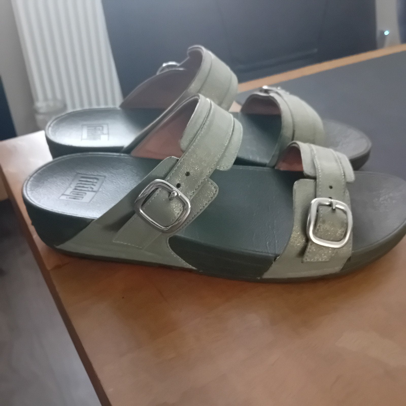 Fitflop slippers kl olijfgroen  mt 43, Ophalen of Verzenden, Zo goed als nieuw, Groen