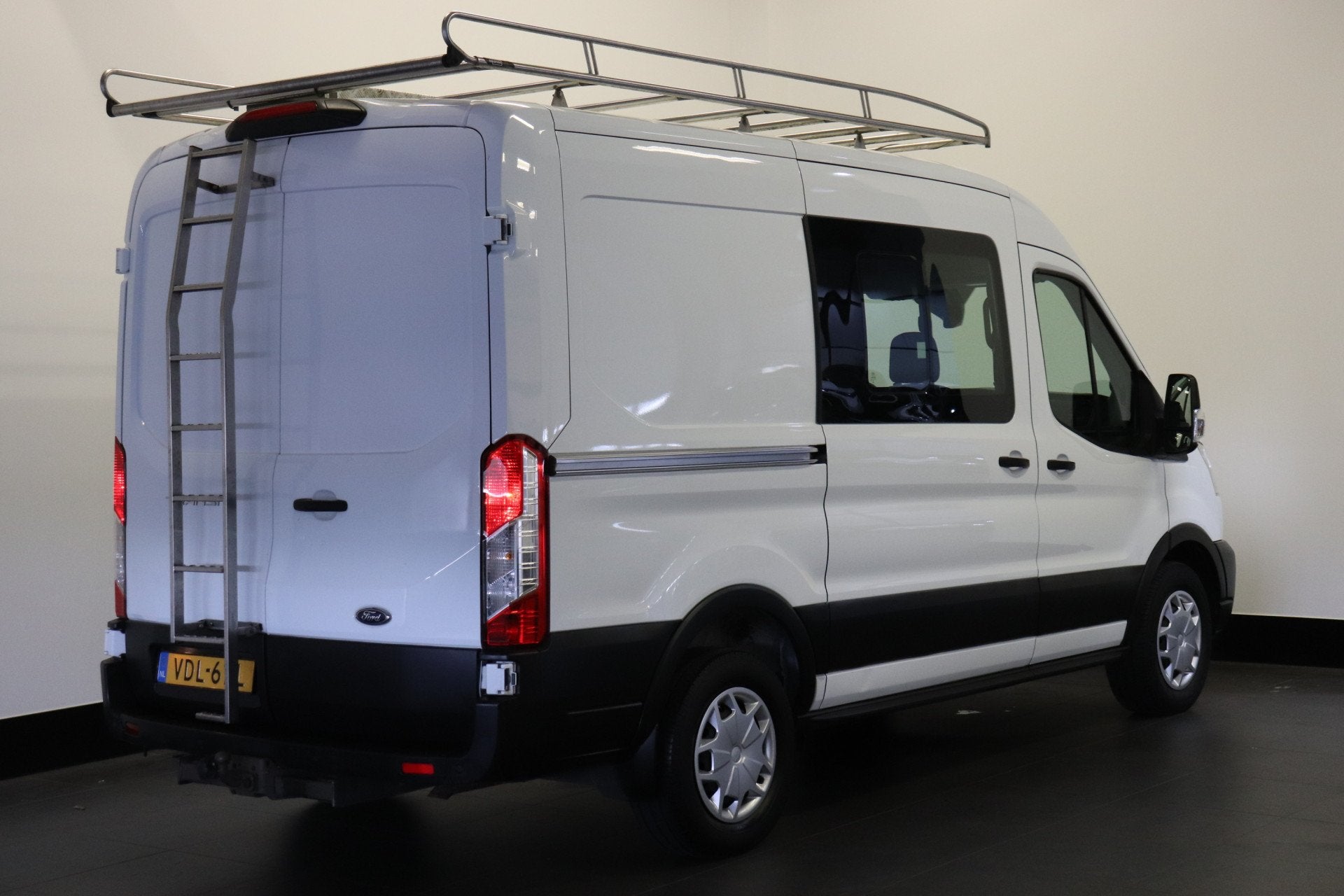 Ford Transit 2.0 TDCI L2H2 Dubbel cabine EURO 6 - Airco - Cr, Voorwielaandrijving, Stof, 4 cilinders, Wit