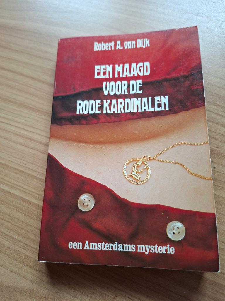 Robert  A. Van Dijk. Een maagd voor de rode kardinalen., Boeken, Ophalen of Verzenden, Gelezen
