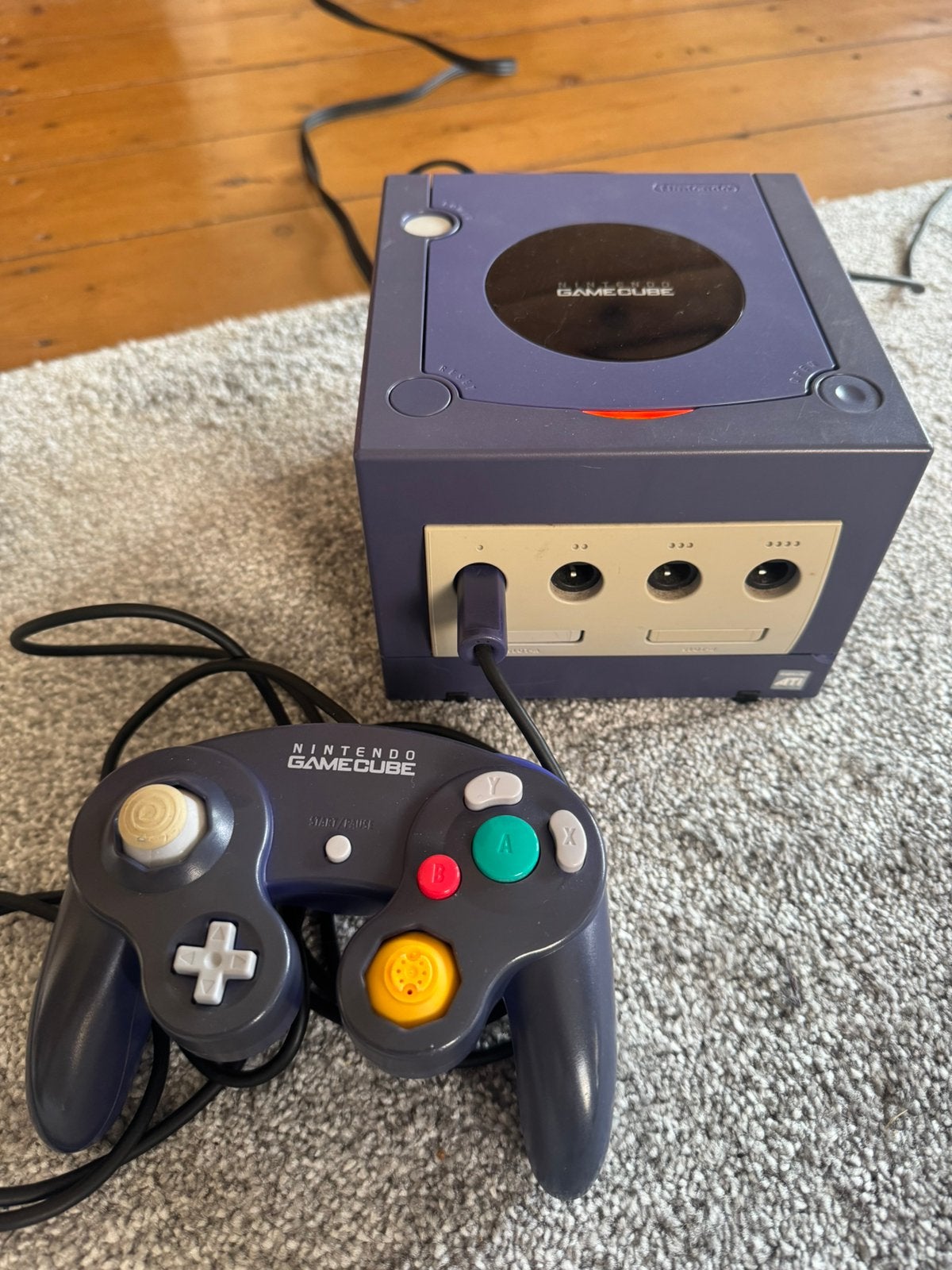 GameCube (lees omschrijving), Spelcomputers en Games, Ophalen of Verzenden, Gebruikt, Paars, Met 1 controller