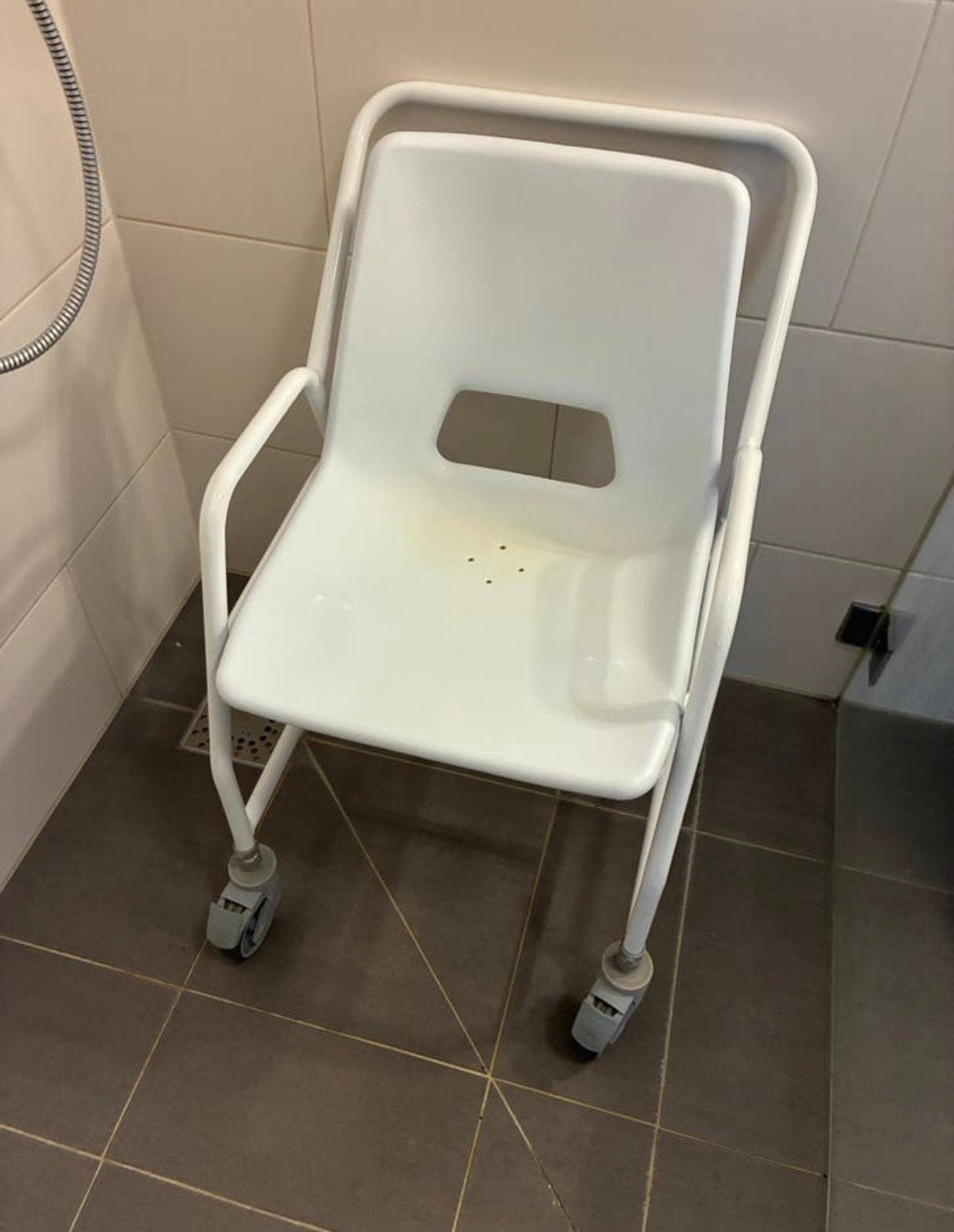 Douchestoel met wieltjes, Ophalen, Zo goed als nieuw