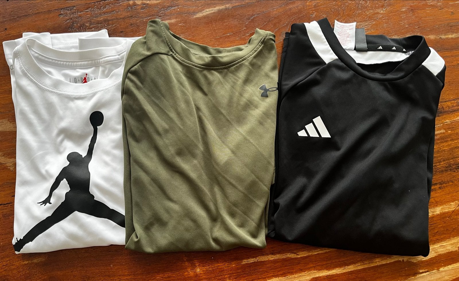 18 stuks jongenskleding: hoodies, broeken, shirts, shorts, Kinderen en Baby's, Kinderkleding | Overige, Ophalen of Verzenden, Gebruikt