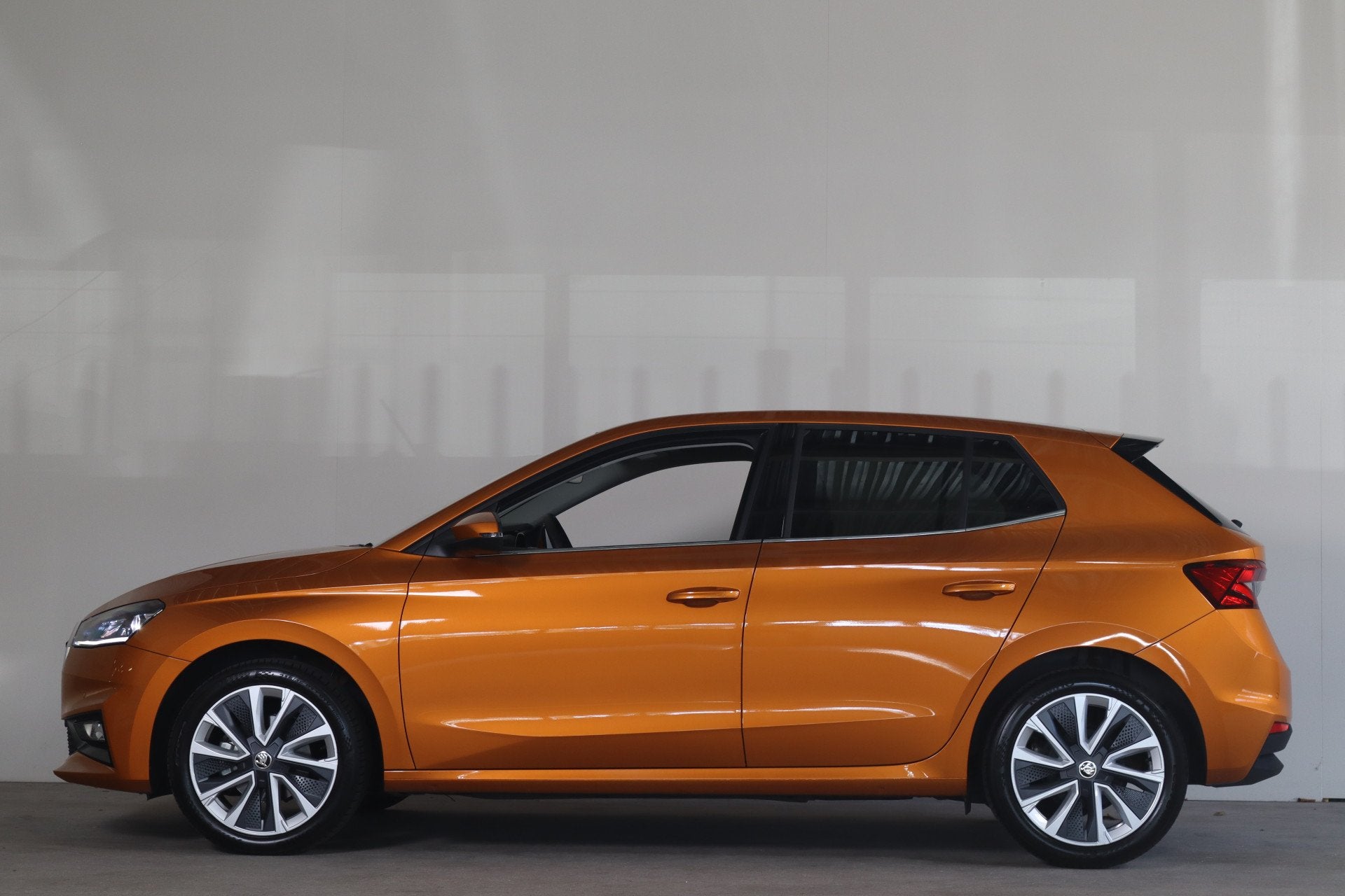 Skoda Fabia 1.0 TSI Business Edition (bj 2024, automaat), Auto's, Skoda, Stof, Gebruikt, Euro 6, Overige kleuren