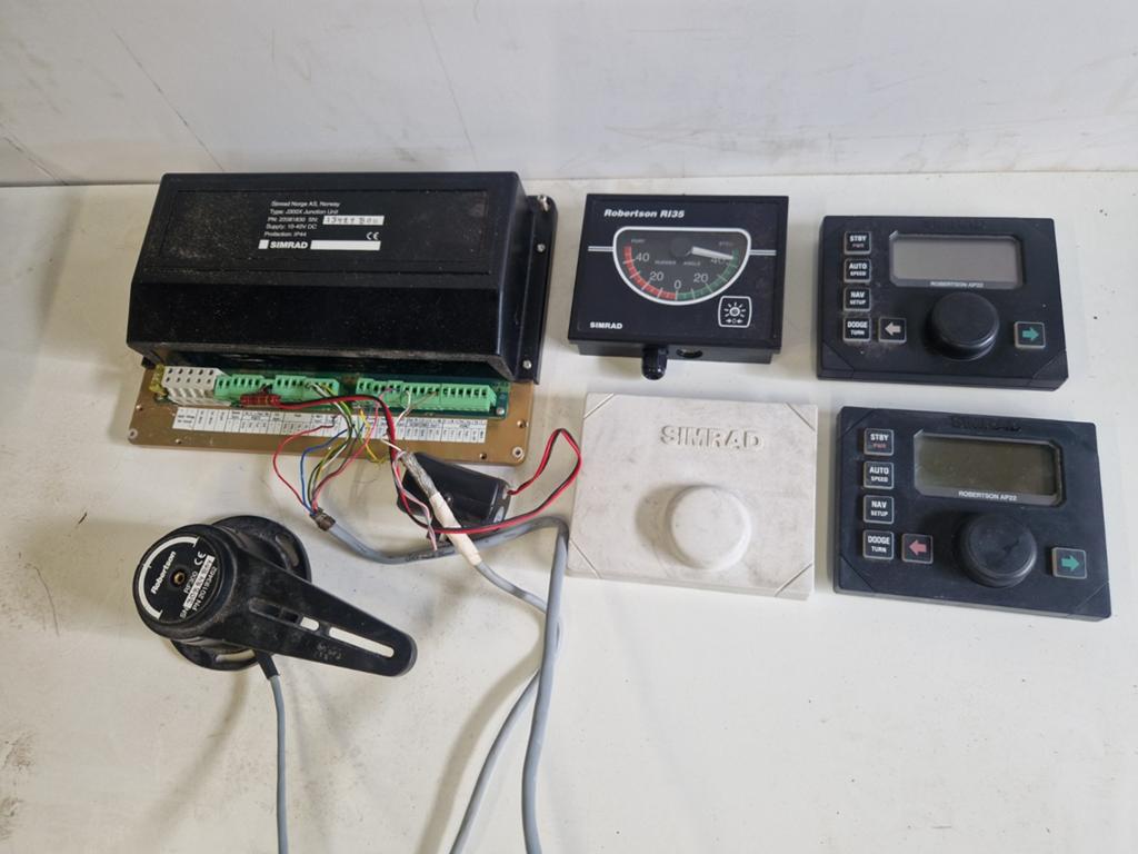 SIMRAD Stuurautomaat Set met 2 Bedieningen en Roerstand, Ophalen of Verzenden, Gebruikt, Overige typen