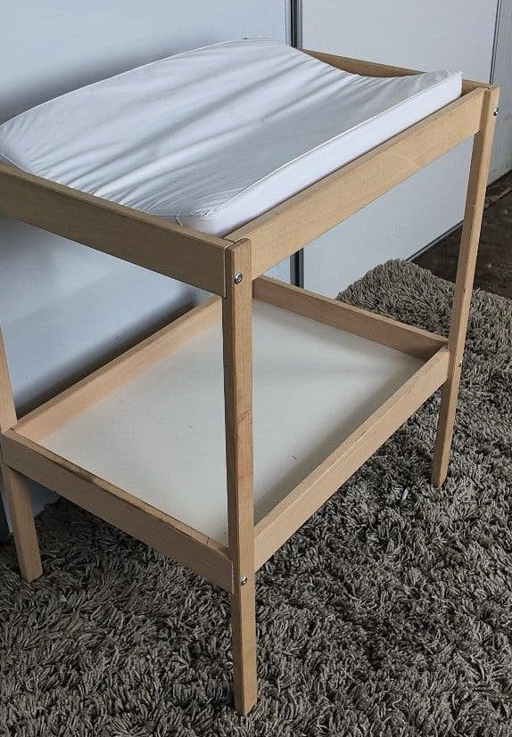IKEA SNIGLAR commode met aankleedkussen – beukenhout, Kinderen en Baby's, Kinderkamer | Commodes en Kasten, Ikea, Gebruikt, Minder dan 75 cm