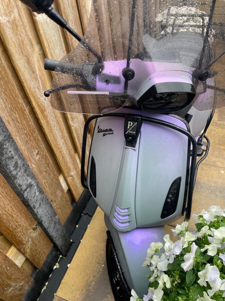 Vespa sprint custom, Ophalen, Overige modellen, Maximaal 45 km/u, Zo goed als nieuw