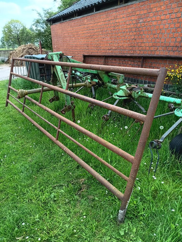 Groot stevig hek, 4 meter