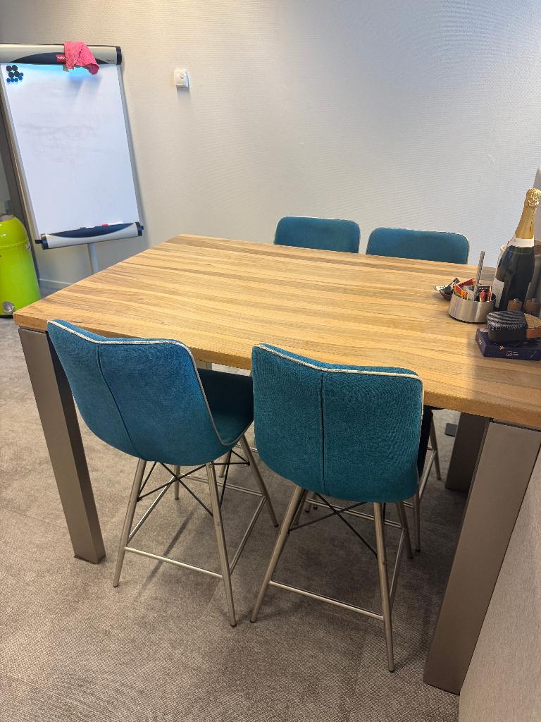 Xooon Bartafel + 4 Barkrukken / barstoelen, Ophalen, Gebruikt
