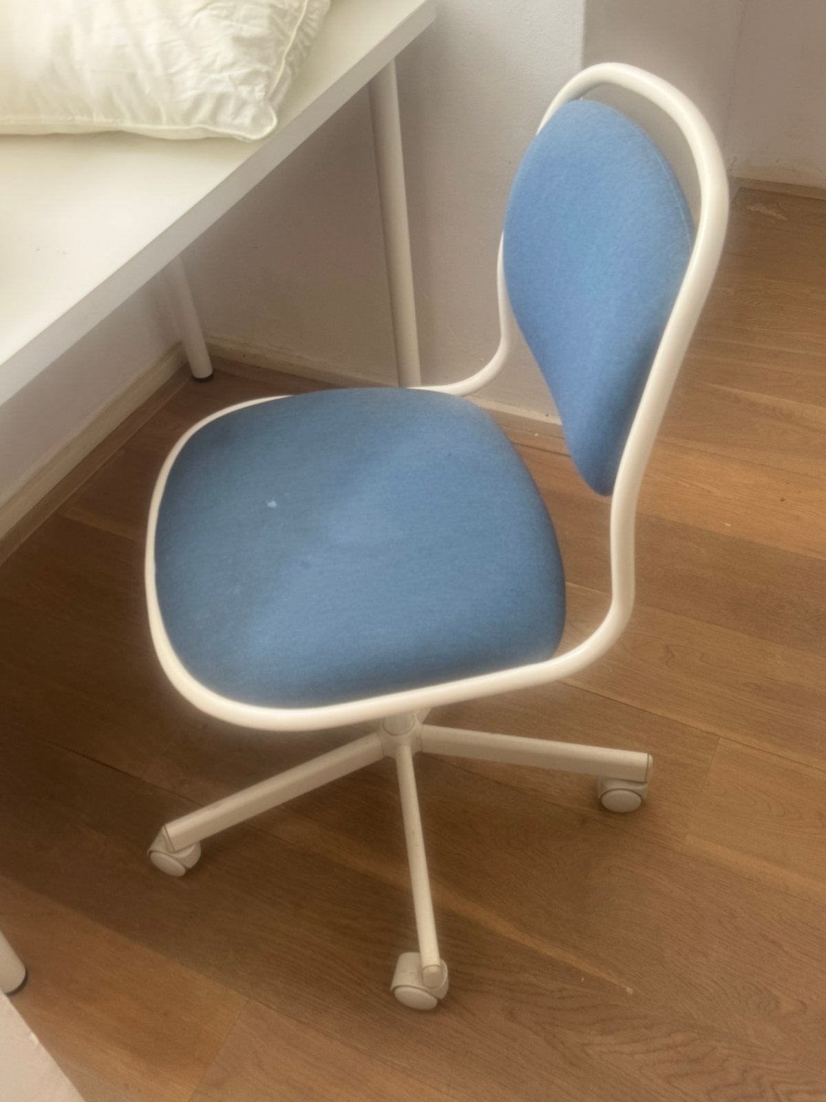 IKEA ÖRFJÄLL bureaustoel in wit met donkerblauw, Ophalen of Verzenden, Zo goed als nieuw, Wit