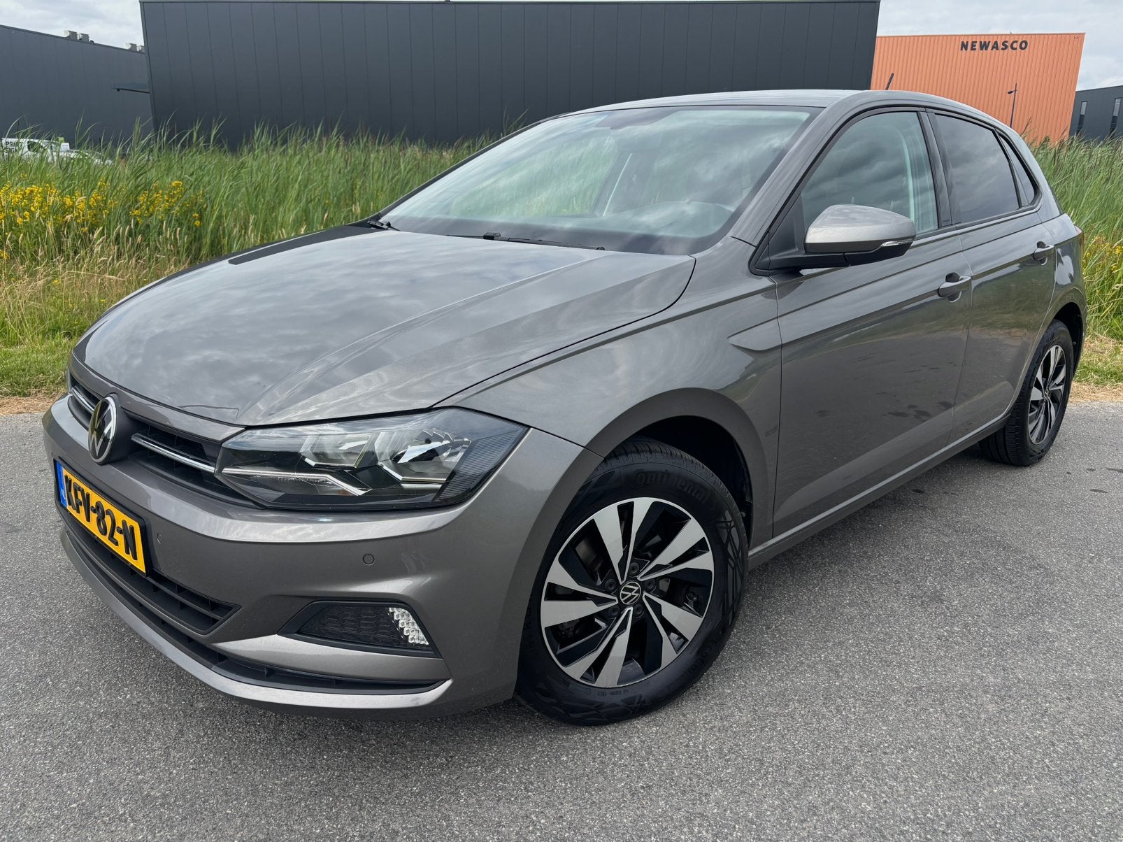 Volkswagen Polo 1.0 TSI 110pk 7-DSG 2021 Grijs, Auto's, Volkswagen, Navigatiesysteem, 1100 kg, 999 cc, Polo