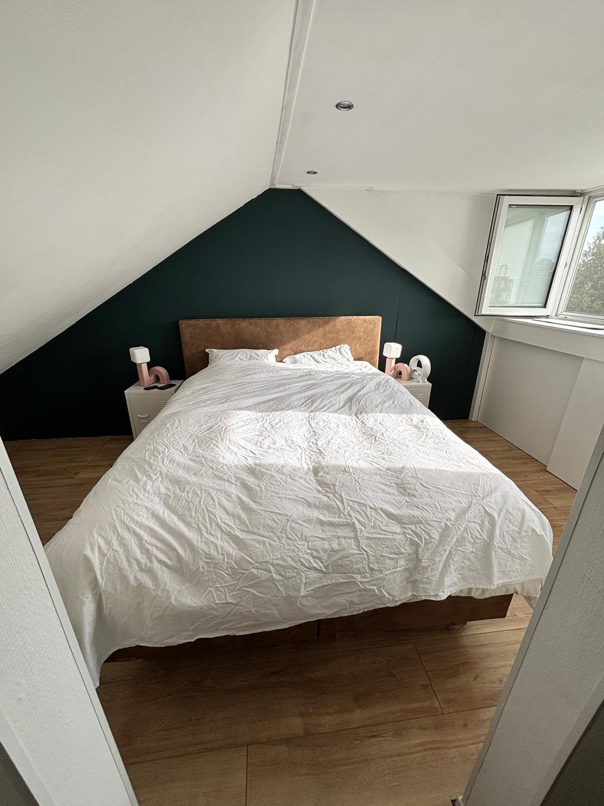 Tweepersoonsbed (boxspring) met hoofdbord en topper, Ophalen, Overige materialen, Gebruikt, Bruin