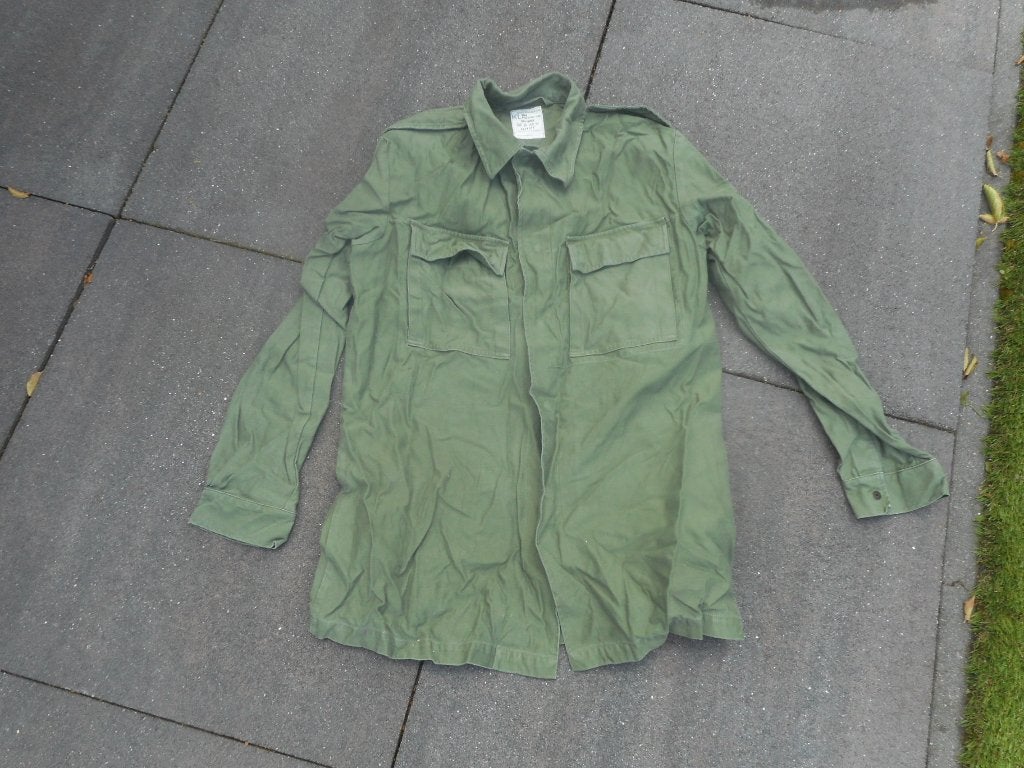 2 jasjes en 2 broeken leger NL grote maat, Verzamelen, Militaria | Algemeen, Verzenden, Landmacht, Nederland, Kleding of Schoenen