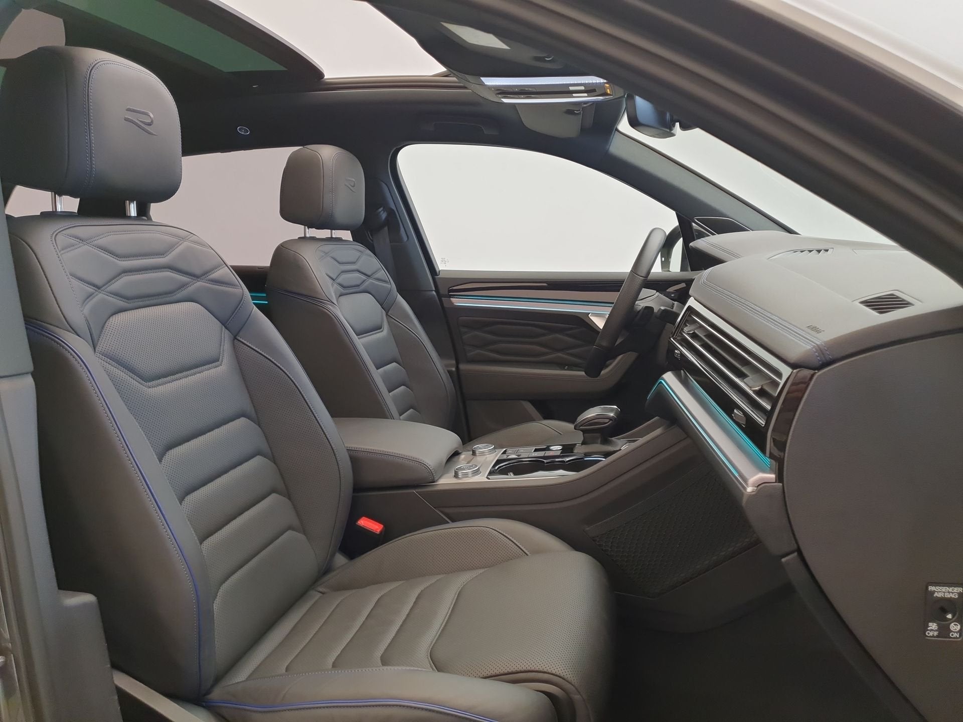 Volkswagen Touareg 3.0 TSi eHybrid 463pk DSG/AUT 4MOTION R P, Auto's, Volkswagen, 12 maanden, 14 kWh, Gebruikt, 2995 cc