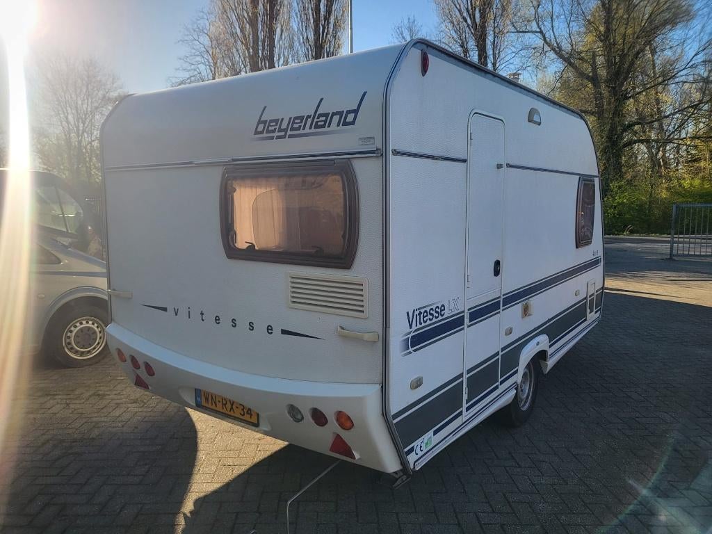 Caravan Beyerland Vitesse 406/2  inclusief toebehoren, Treinzit, Particulier, Tot en met 4, 500 - 750 kg