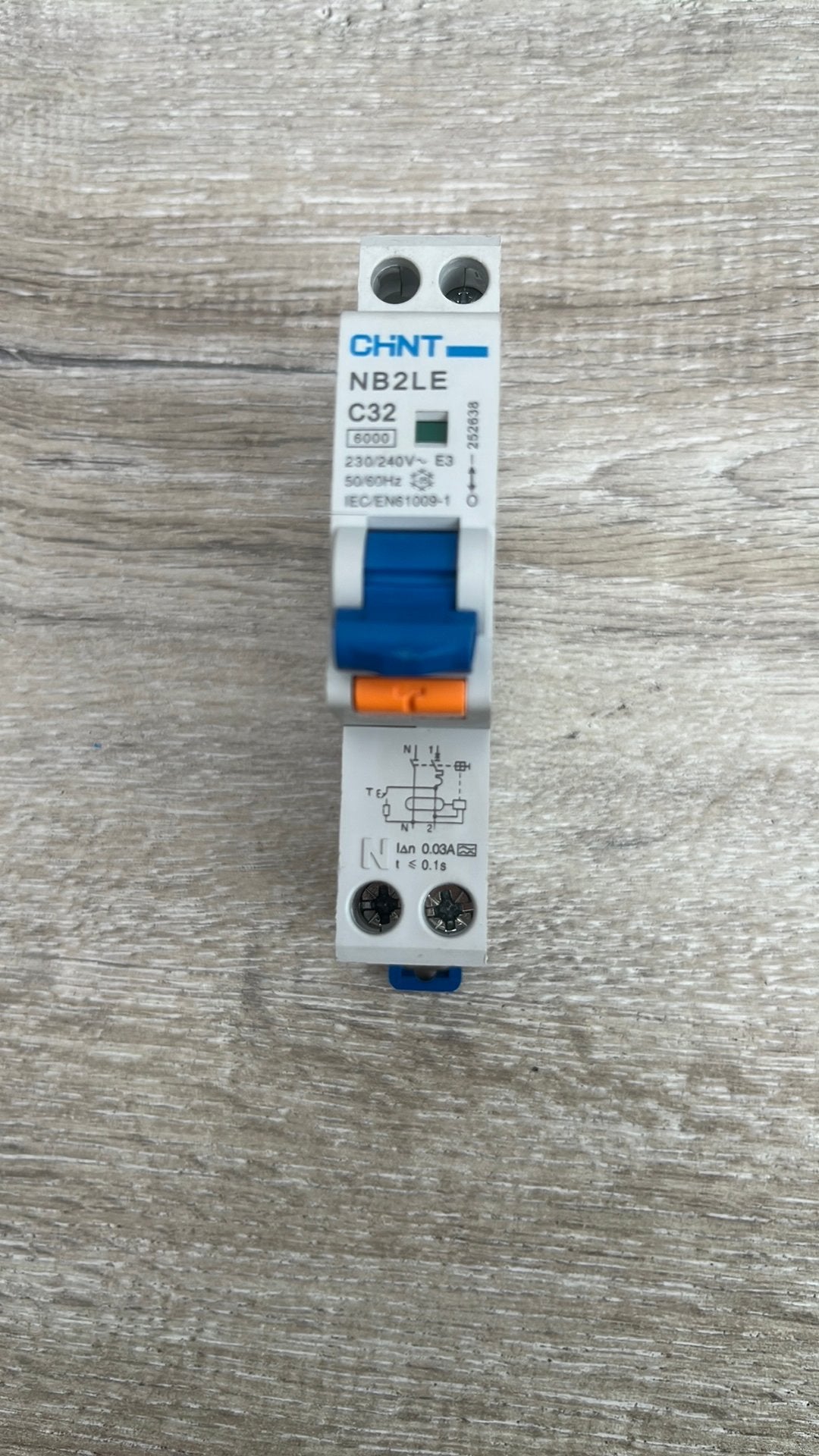 CHINT aardlekautomaat, Doe-het-zelf en Verbouw, Ophalen of Verzenden, Zo goed als nieuw, Overige typen