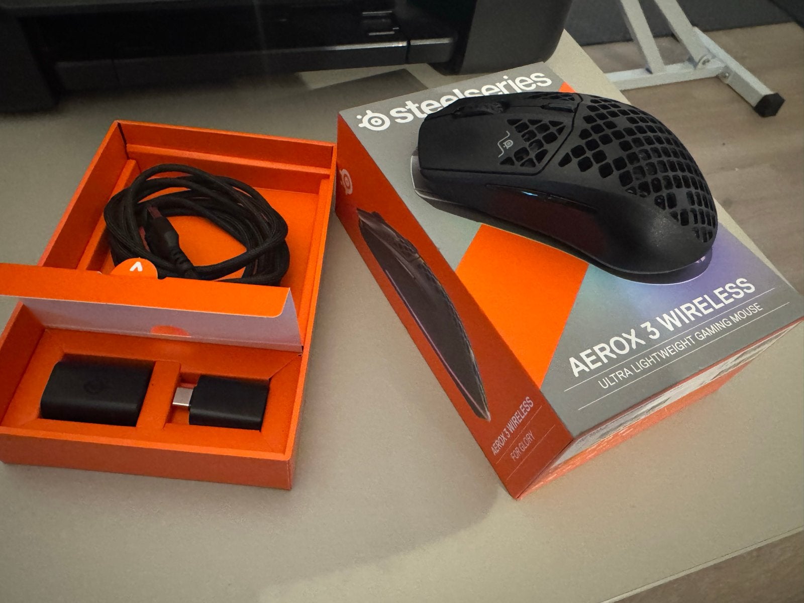 Steelseries Aerox 3 Wireless Gaming Muis - Zo goed als nieuw, Ophalen, Rechtshandig, Muis, Gaming muis