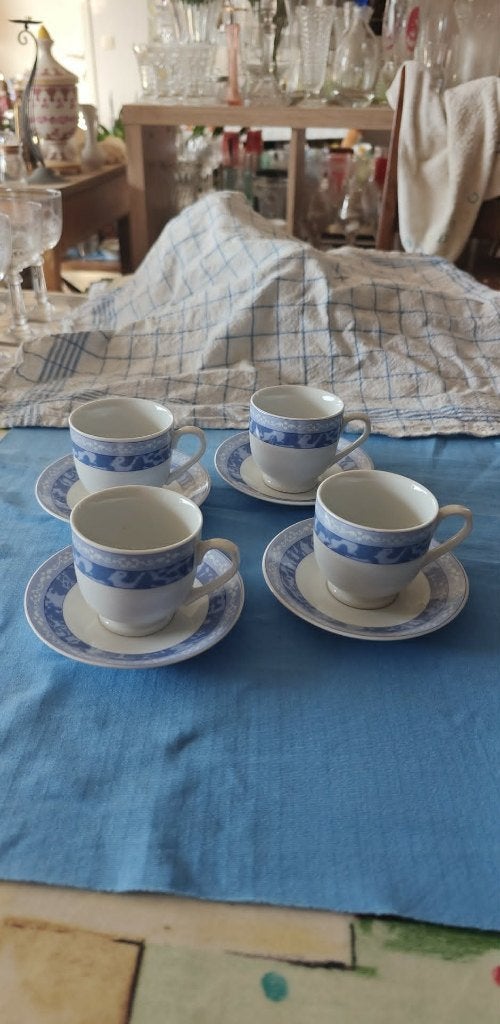 kopje  plus ondebordje mokka 4 setjes blauw/wit, Overige merken, Ophalen of Verzenden, Zo goed als nieuw, Overige stijlen