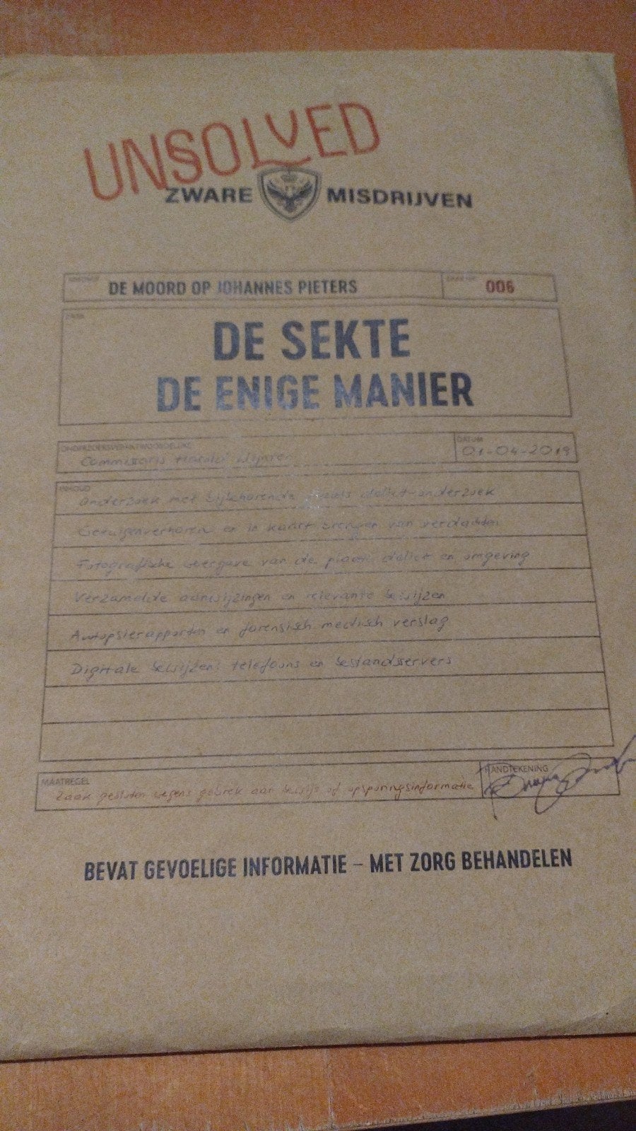 Coldcase: Unsolved Zware Misdrijven: De Sekte., Ophalen of Verzenden, Zo goed als nieuw, Puzzelboek