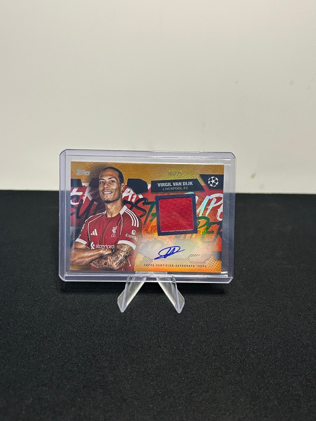 Virgil van Dijk Topps autograph/patch Kaart Liverpool, Ophalen of Verzenden, Zo goed als nieuw, Buitenlandse clubs, Spelerskaart