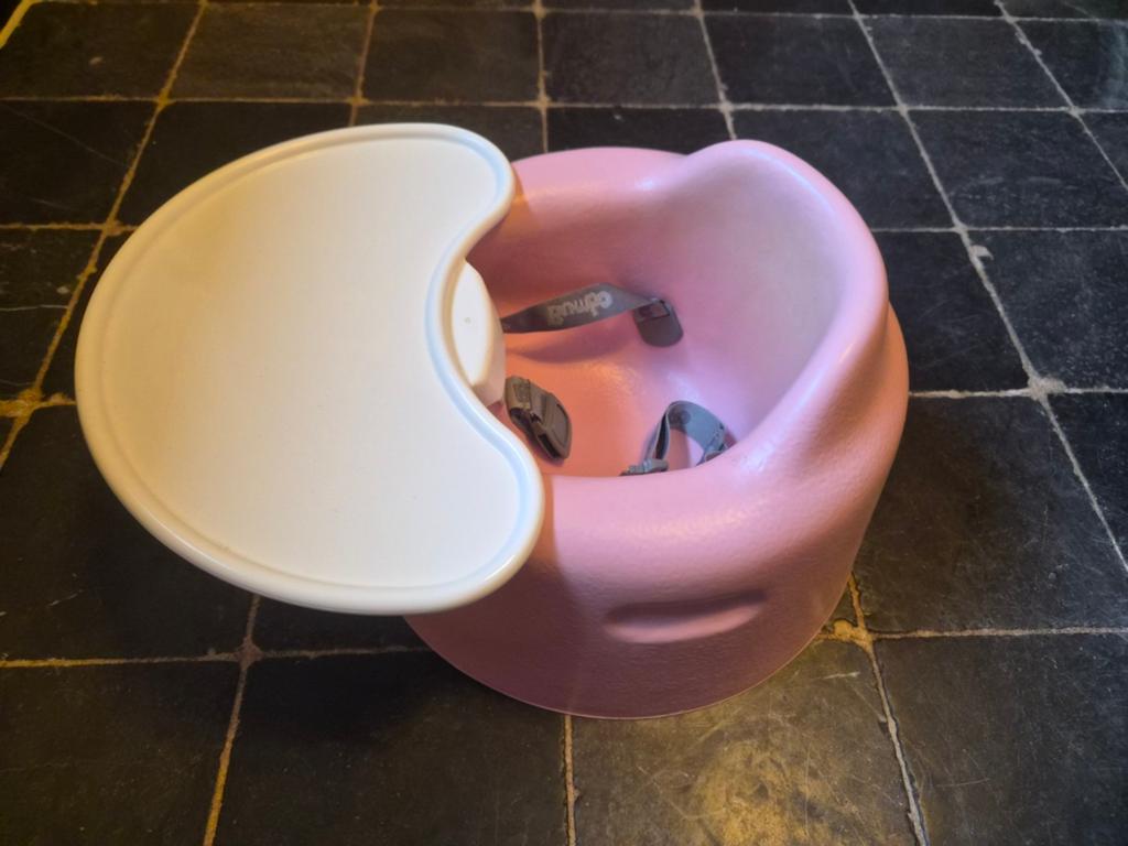Bumbo Floor Seat met gordel en tray, Kinderen en Baby's, Kinderstoelen, Zo goed als nieuw, Overige typen, Ophalen of Verzenden