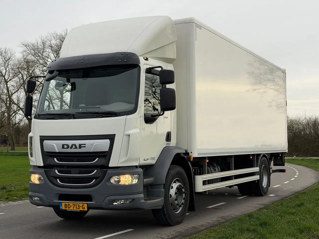 DAF CF 320 LF320.19 EURO6. 2021 Bakwagen met 3000kg Laadklep, Auto's, Vrachtwagens, Automaat, Achterwielaandrijving, Euro 6, Wit