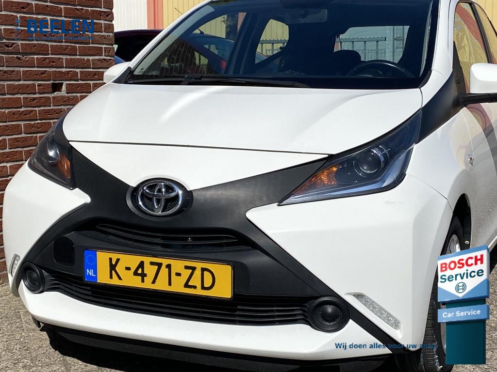 Toyota Aygo 1.0 VVT-i x-pure (bj 2015), Auto's, Gebruikt, Euro 6, 4 stoelen, Wit