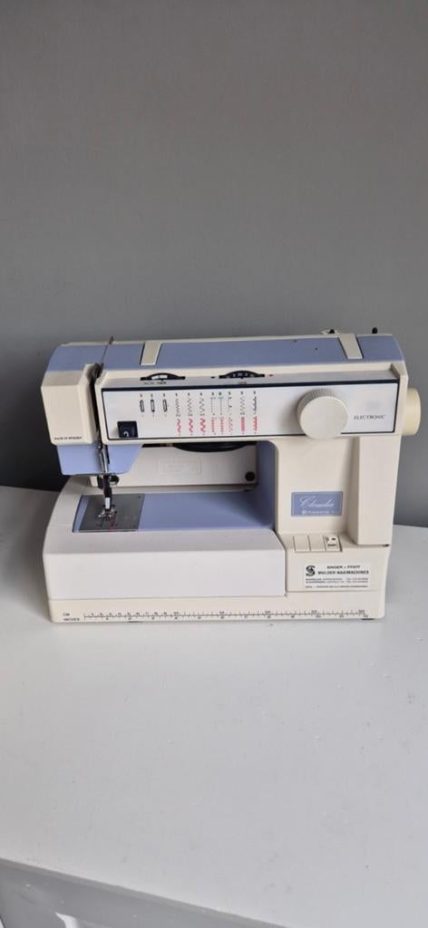 Husqvarna Claudia 150 E Naaimachine, Hobby en Vrije tijd, Naaimachines en Toebehoren, Ophalen, Zo goed als nieuw, Naaimachine