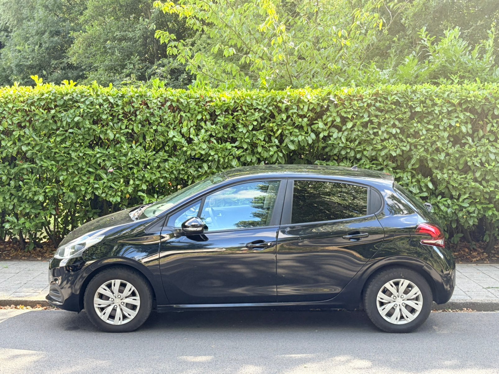 Peugeot 208 1.0 VTI 50KW/68PK 5-D 2017 Zwart, 450 kg, 31 €/maand, Bedrijf, 3 cilinders