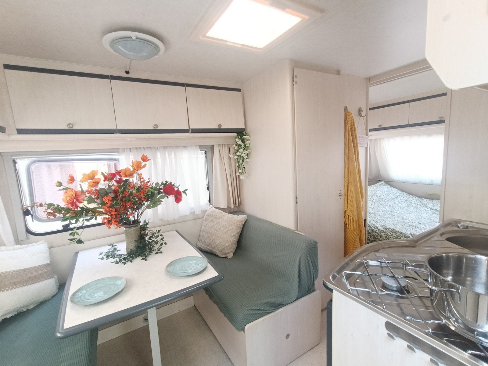 Dethleffs New Line, Nette en degelijke caravan met voortent, Standaardzit, Schokbreker, Dwarsbed, Particulier