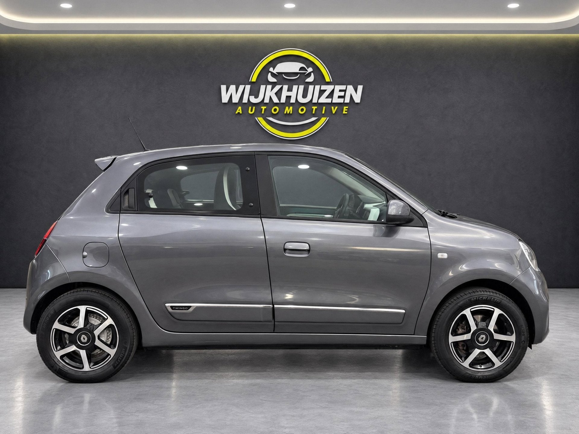 Renault Twingo 1.0 SCe Luxe Automaat met Led ! Leder ! Carpl, Auto's, Dealer onderhouden, Gebruikt, Zwart, Verwarmde buitenspiegels