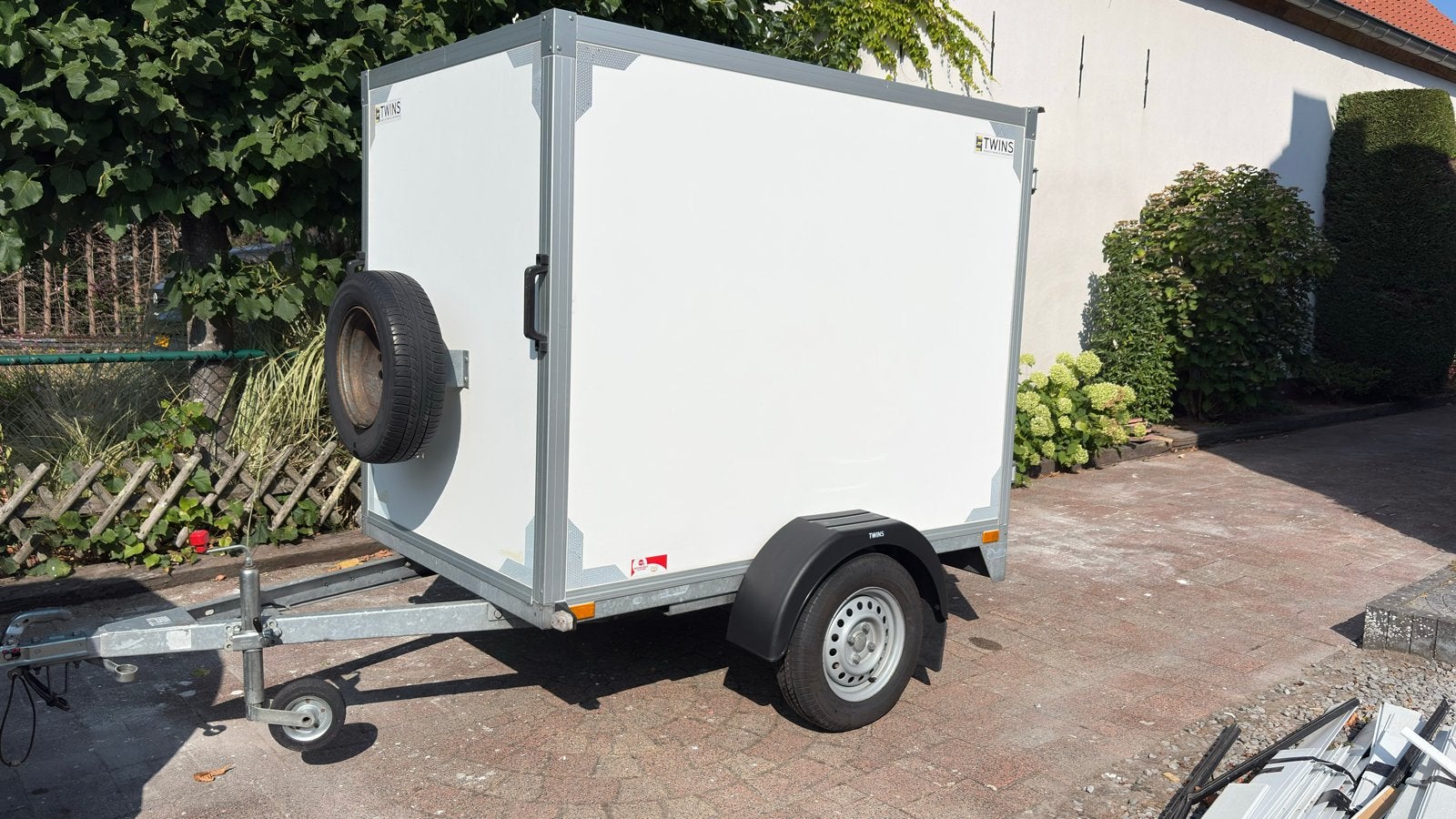 Zo goed als nieuwe gesloten enkelasser aanhanger merk Twins, Auto diversen, Aanhangers en Bagagewagens, Ophalen, Zo goed als nieuw