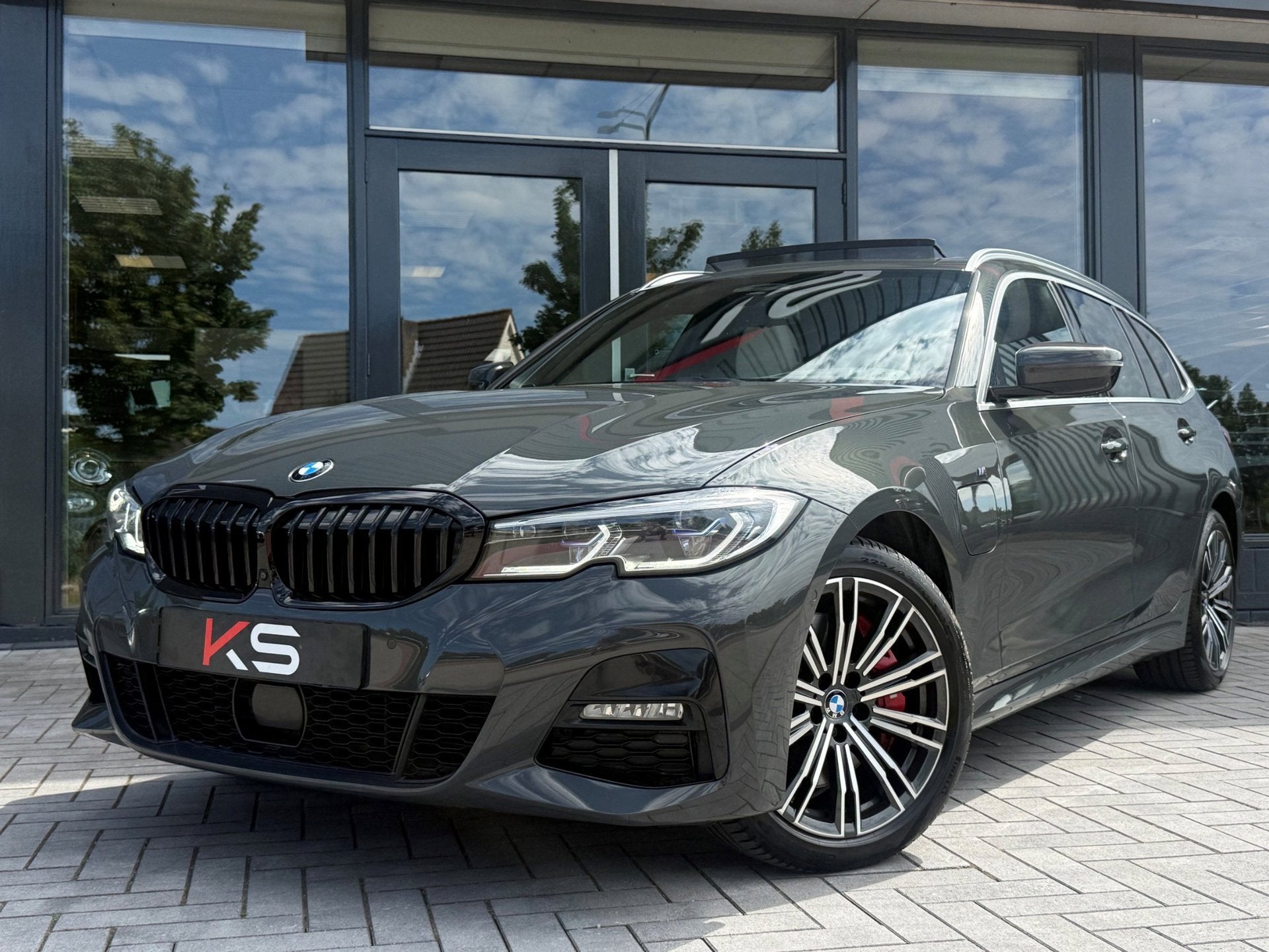 BMW 3-serie Touring 330e xDrive High Executive M Pano Indivi, Automaat, Gebruikt, Beige, 4 cilinders