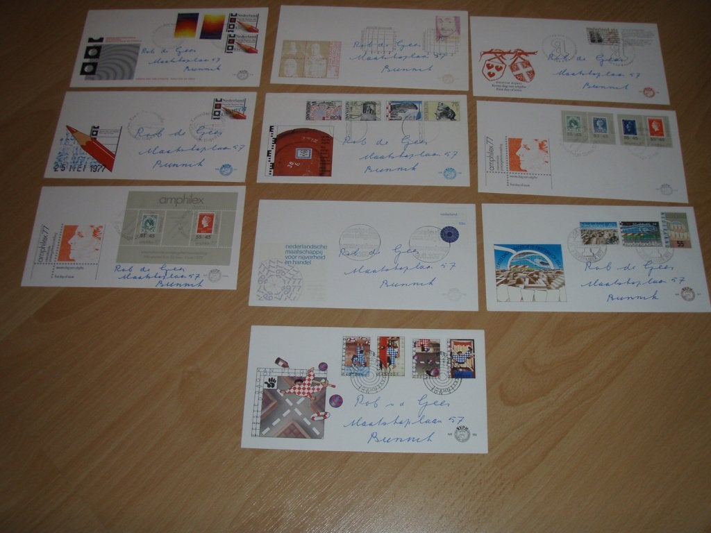 Te koop aangeboden jaargang eerstedagenveloppen 1977., Ophalen of Verzenden, Beschreven, Nederland